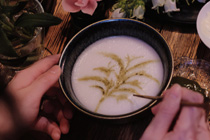 茶汤上作画，新式茶馆的高阶玩法是“茶百戏”？
