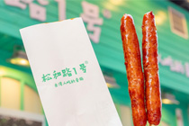 9年排队“常青树”，台湾烤肠10㎡“神店”如何跑出600万营收？